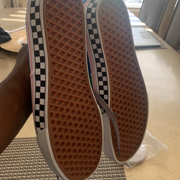 Custom Vans - Picture 6 of 8